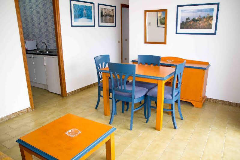 Apartamentos Charlys Can Picafort กันปิกาฟอร์ต ภายนอก รูปภาพ