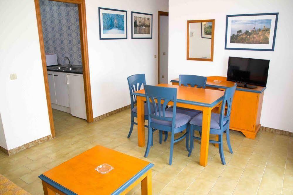 Apartamentos Charlys Can Picafort กันปิกาฟอร์ต ภายนอก รูปภาพ