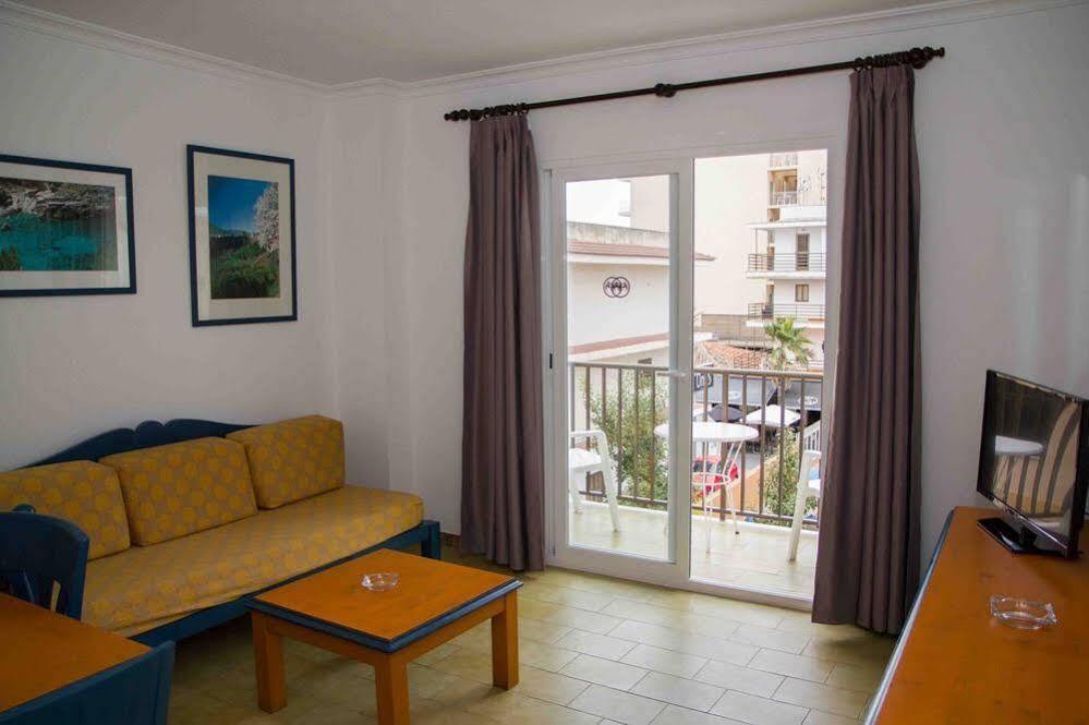 Apartamentos Charlys Can Picafort กันปิกาฟอร์ต ภายนอก รูปภาพ