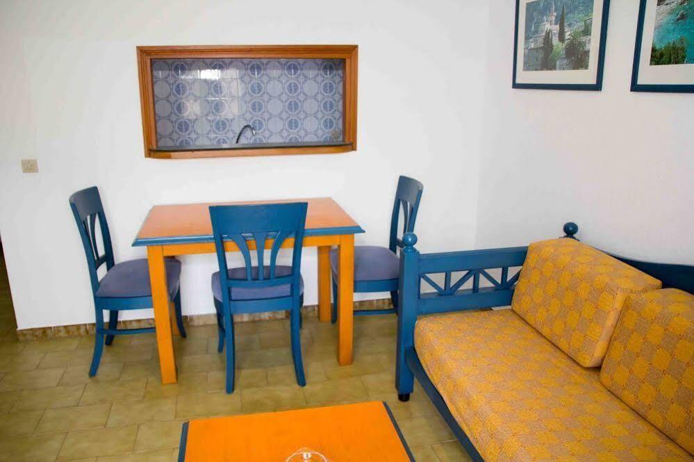 Apartamentos Charlys Can Picafort กันปิกาฟอร์ต ภายนอก รูปภาพ