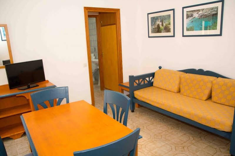 Apartamentos Charlys Can Picafort กันปิกาฟอร์ต ภายนอก รูปภาพ
